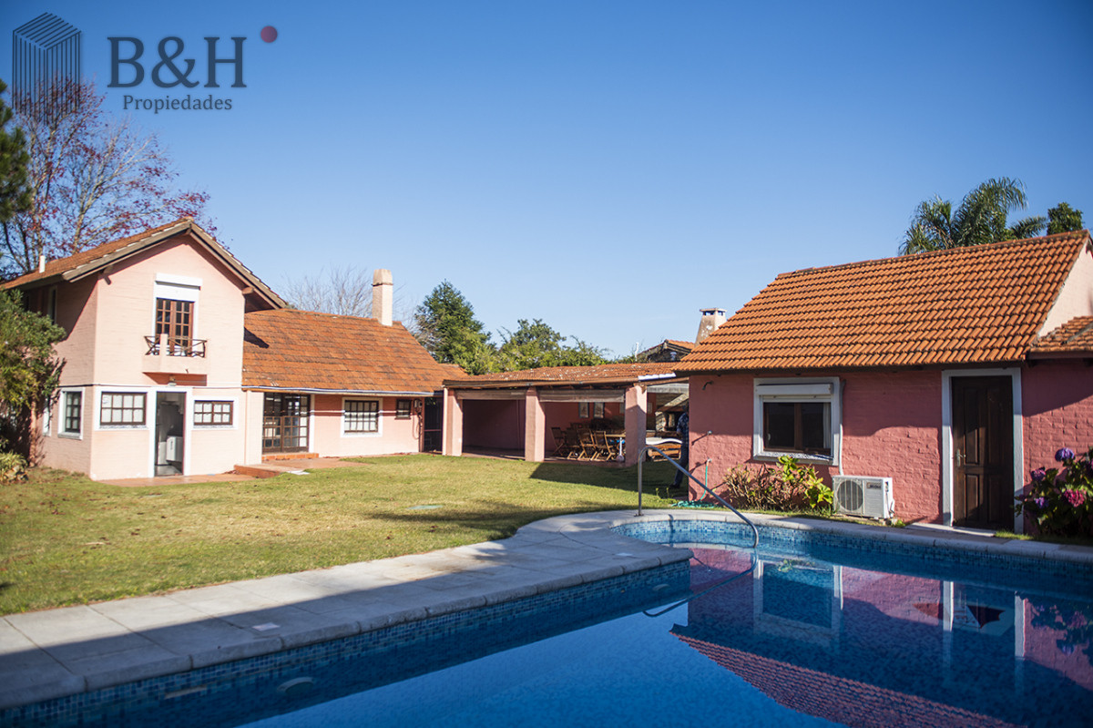 Casa ID.8024 - Muy linda casa en venta, zona inmejorable, 3 dormitorios y servicio