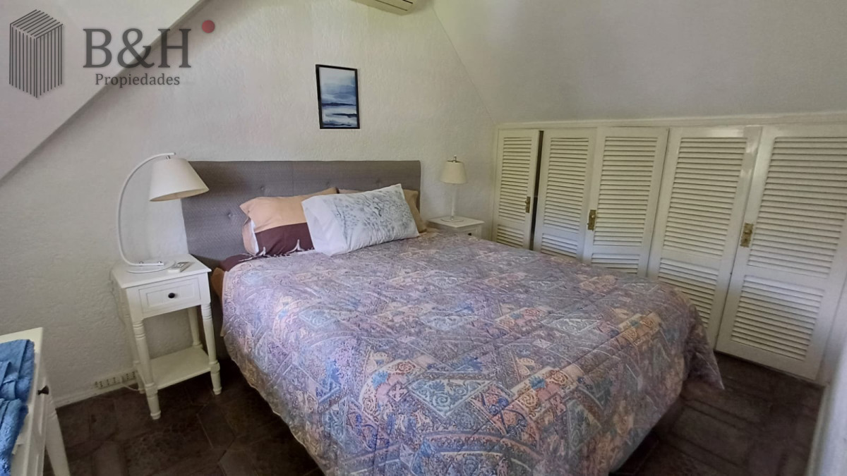 Casa ID.5451 - Vende gran casa para vivir todo el año, de 3 dormitorios en Punta del Este 
