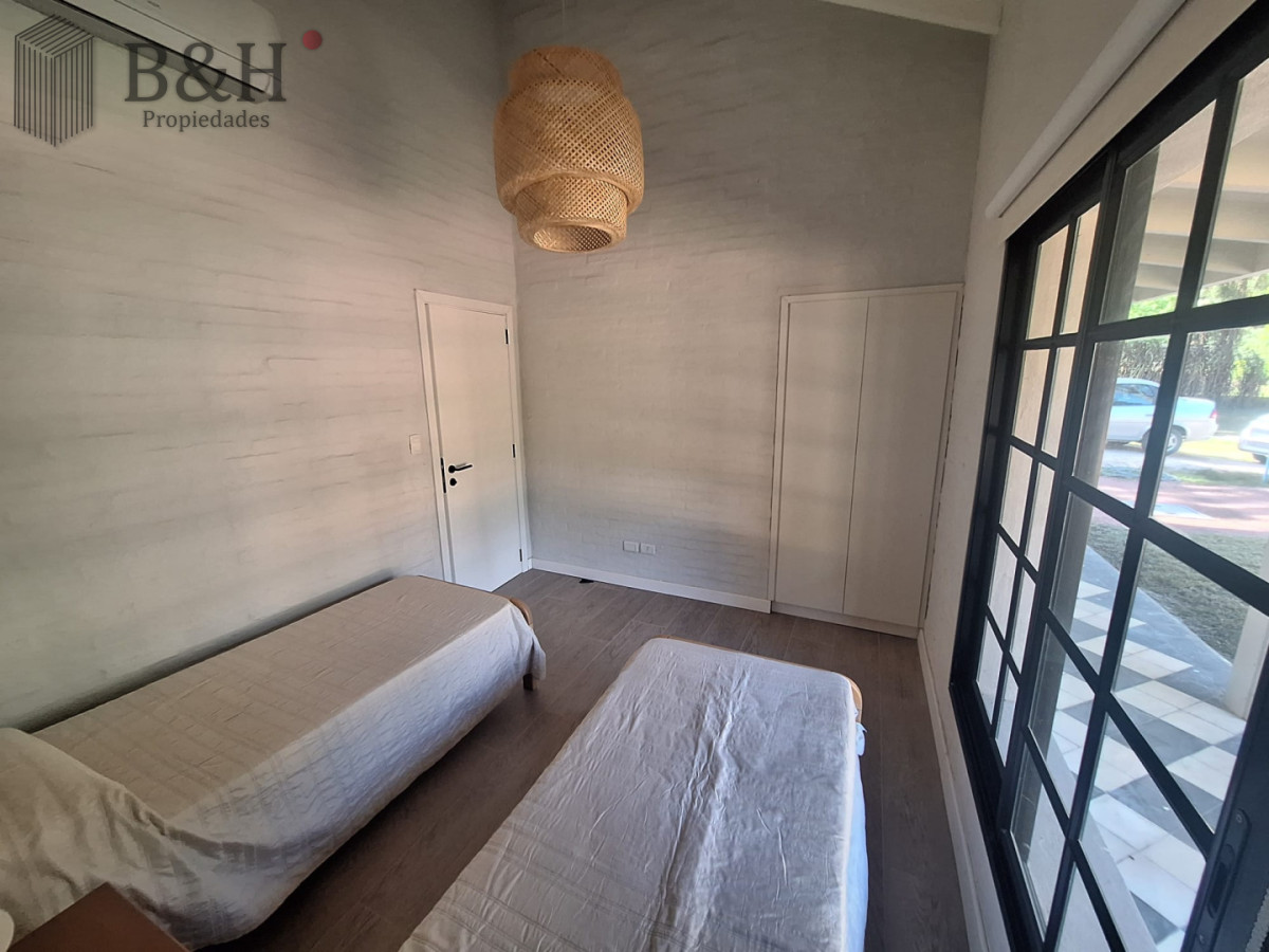 Casa ID.6000 - Vende casa de 3 dormitorios con fondo al Club de Golf, Punta Ballena