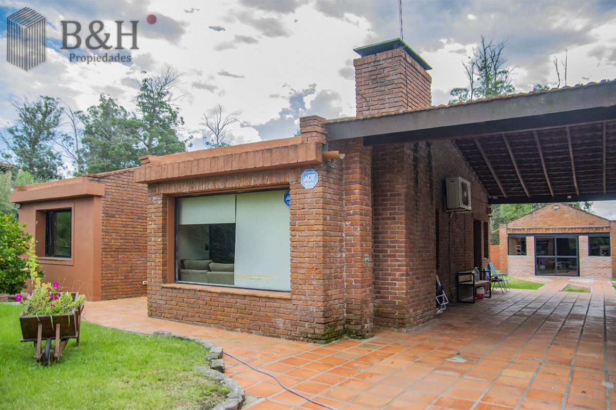 Casa ID.6694 - En venta casa de 3 Dormitorios en Jardines de Córdoba con Barbacoa 