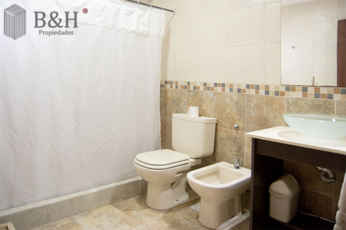 Casa ID.6619 - Excelente chalet de 5 dormitorios en venta a pasos de Playa Mansa Punta del Este