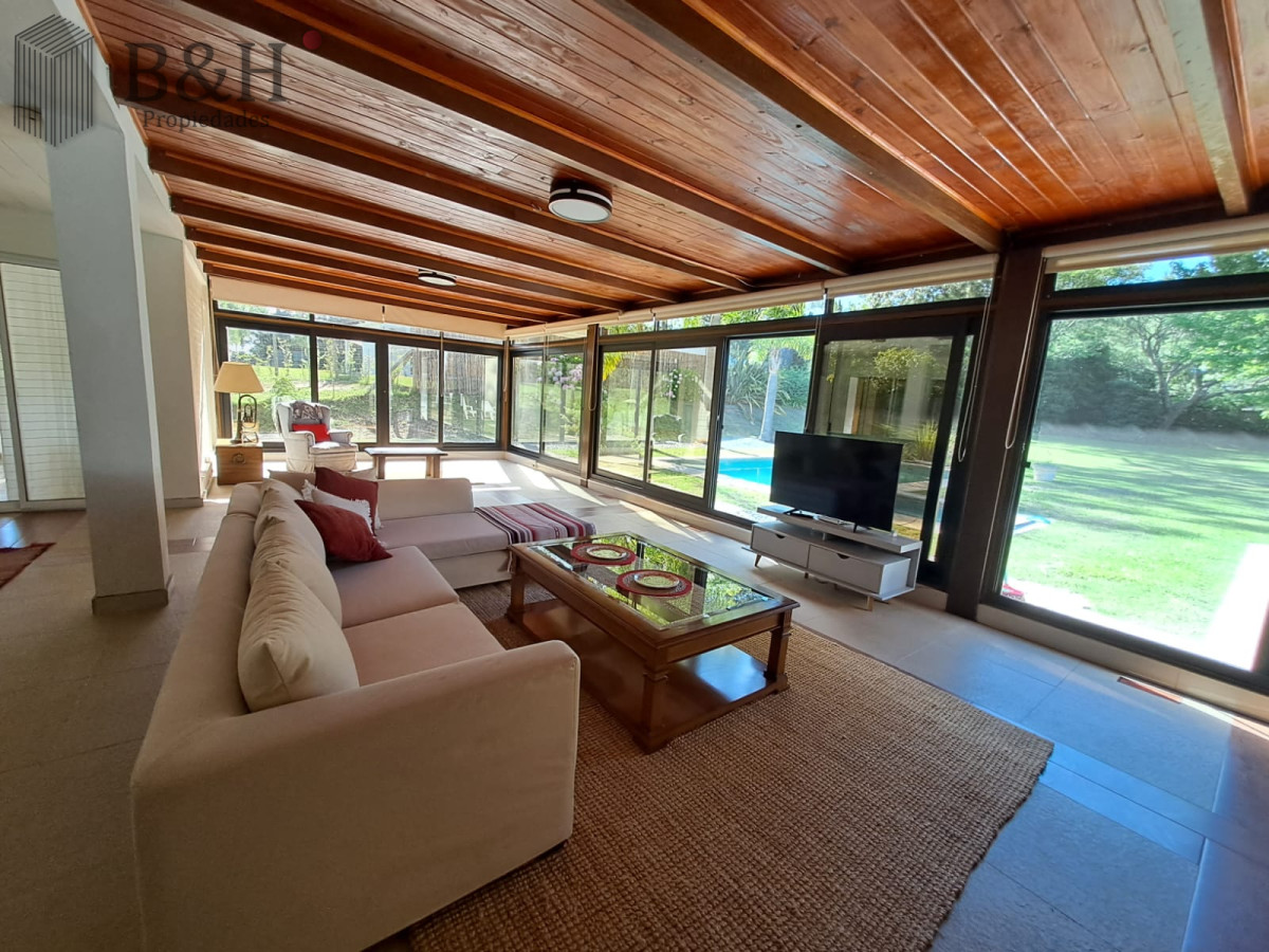 Casa ID.4229 - Espaciosa Casa en Barrio Privado de 6 dorm y piscina en Punta del Este