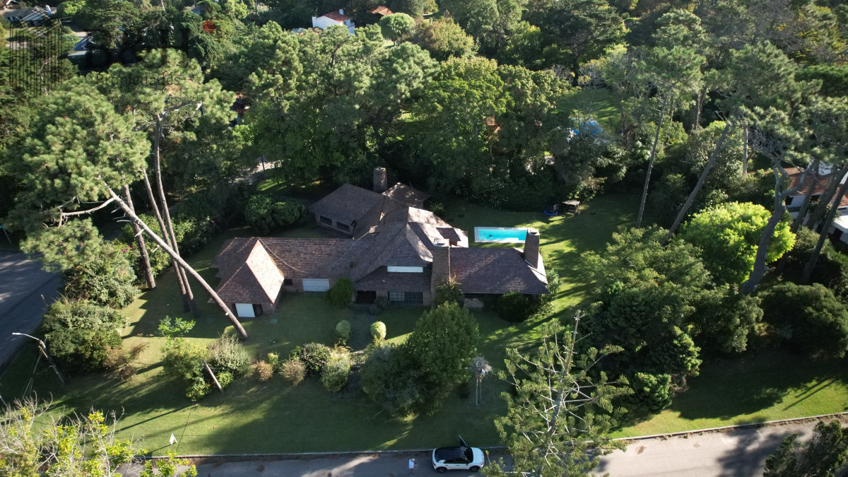 Casa ID.4218 - Hermosa mansión en Golf de 6 dormitorios , Punta del Este