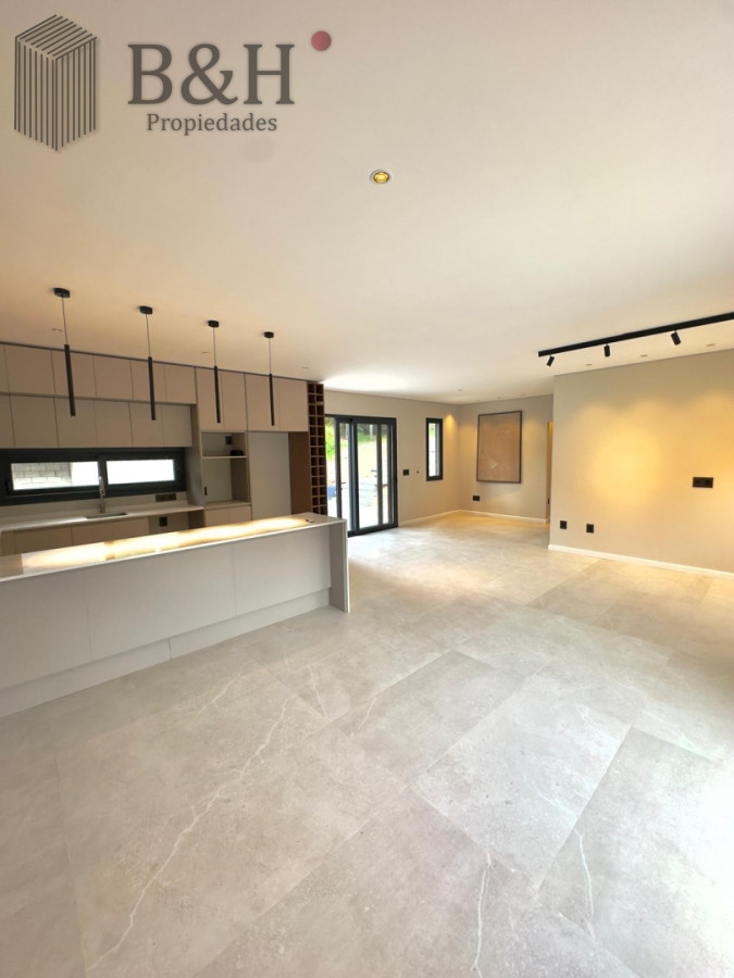 Casa ID.6058 - Vende casa a estrenar en Club del lago, Punta Ballena 
