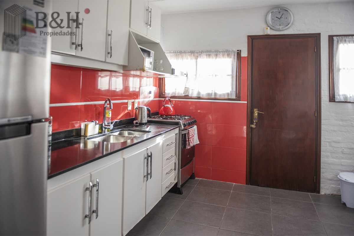 Casa ID.8024 - Muy linda casa en venta, zona inmejorable, 3 dormitorios y servicio