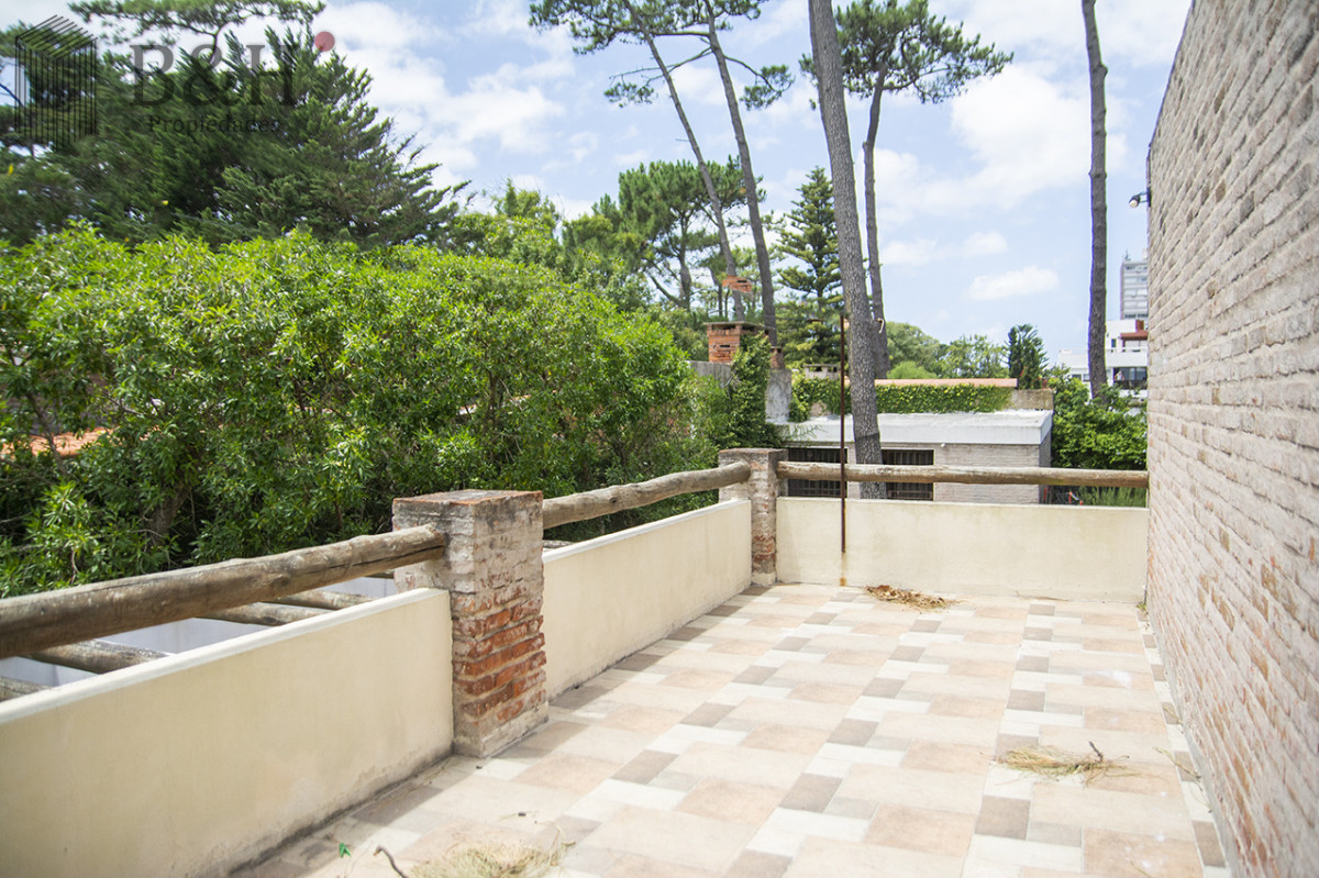 Casa ID.6619 - Excelente chalet de 5 dormitorios en venta a pasos de Playa Mansa Punta del Este