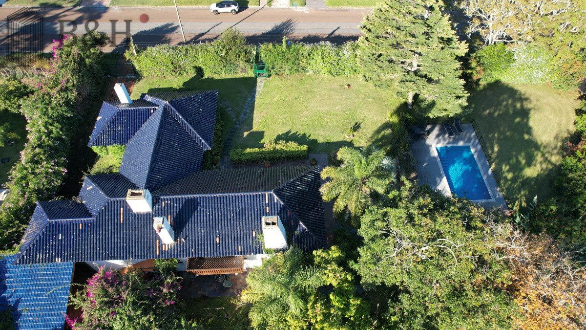 Casa ID.4237 - Espectacular casa en Playa Mansa, a metros del mar. Punta del Este