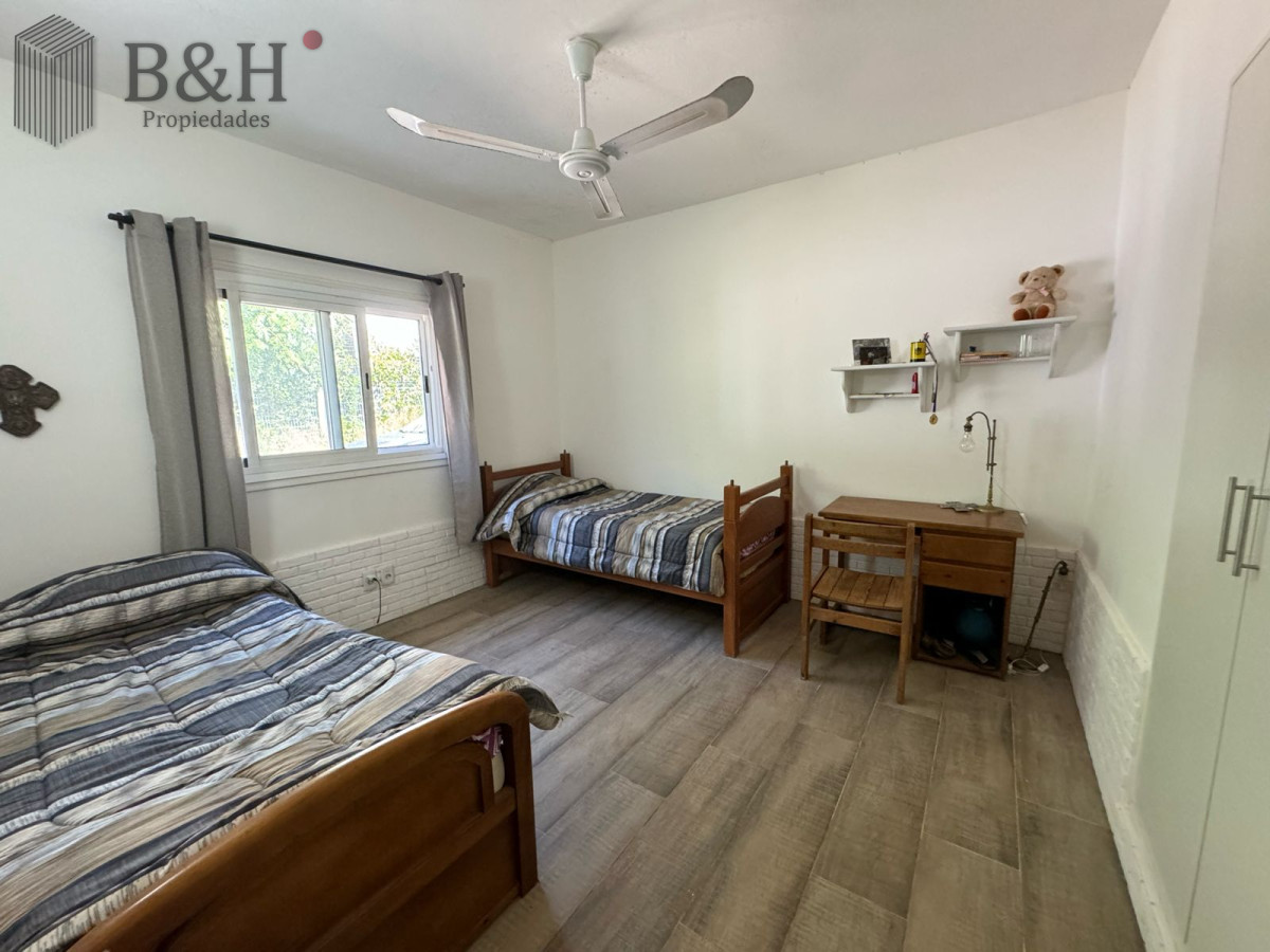 Casa ID.4235 - En venta casa de 3 dormitorios, con piscina y barbacoa, en Barrio Golf, Punta Este