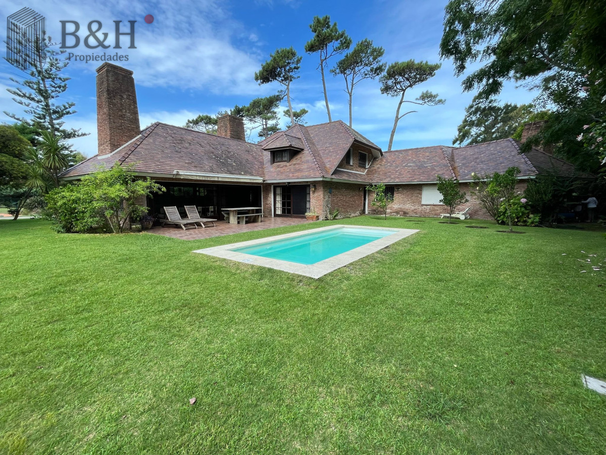 Casa ID.4218 - Hermosa mansión en Golf de 6 dormitorios , Punta del Este