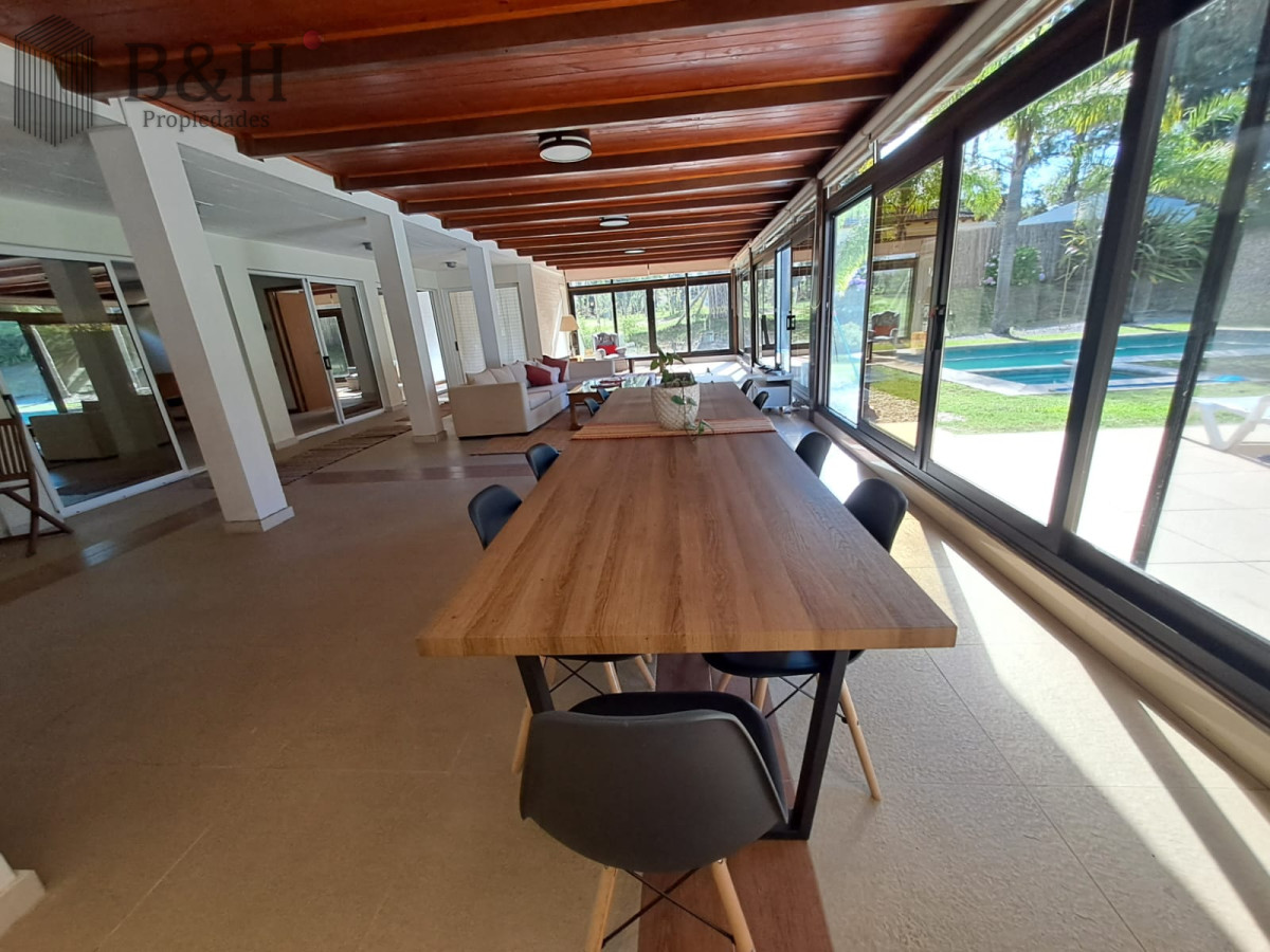 Casa ID.4229 - Espaciosa Casa en Barrio Privado de 6 dorm y piscina en Punta del Este