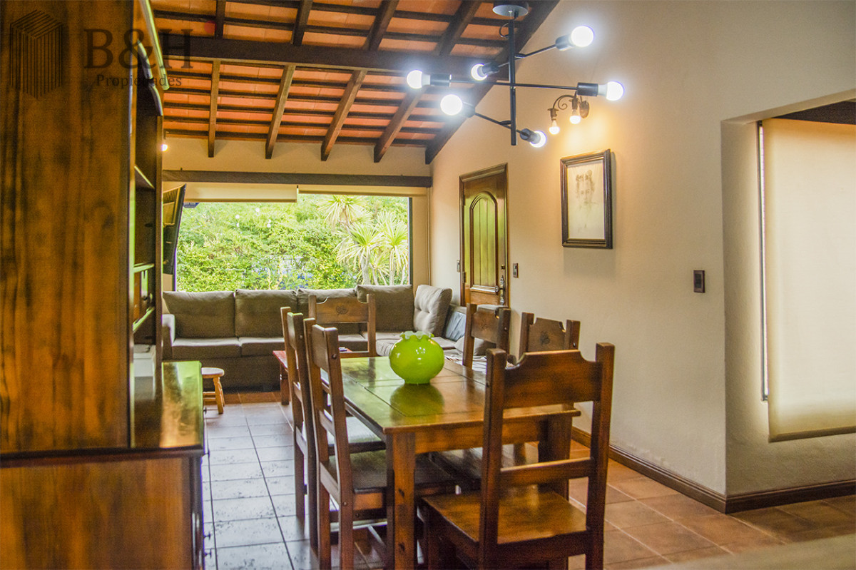 Casa ID.6694 - En venta casa de 3 Dormitorios en Jardines de Córdoba con Barbacoa 