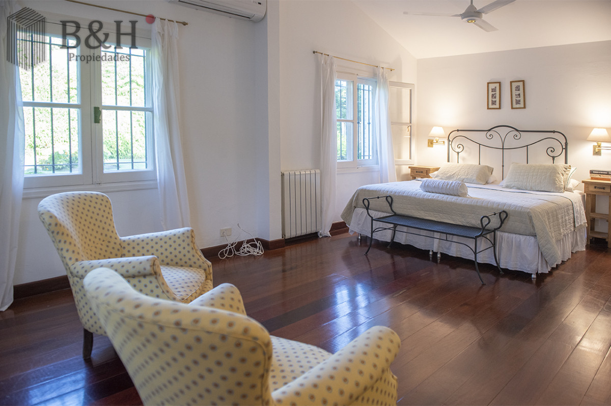 Casa ID.4215 - Vende casa en Brava, Punta del Este, de 5 dormitorios.