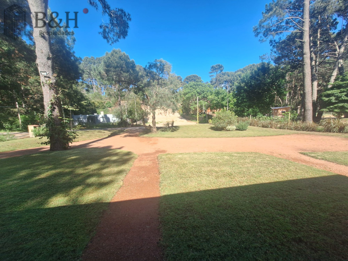 Casa ID.6000 - Vende casa de 3 dormitorios con fondo al Club de Golf, Punta Ballena