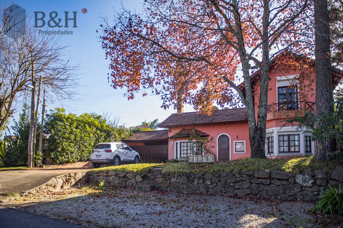 Casa ID.8024 - Muy linda casa en venta, zona inmejorable, 3 dormitorios y servicio