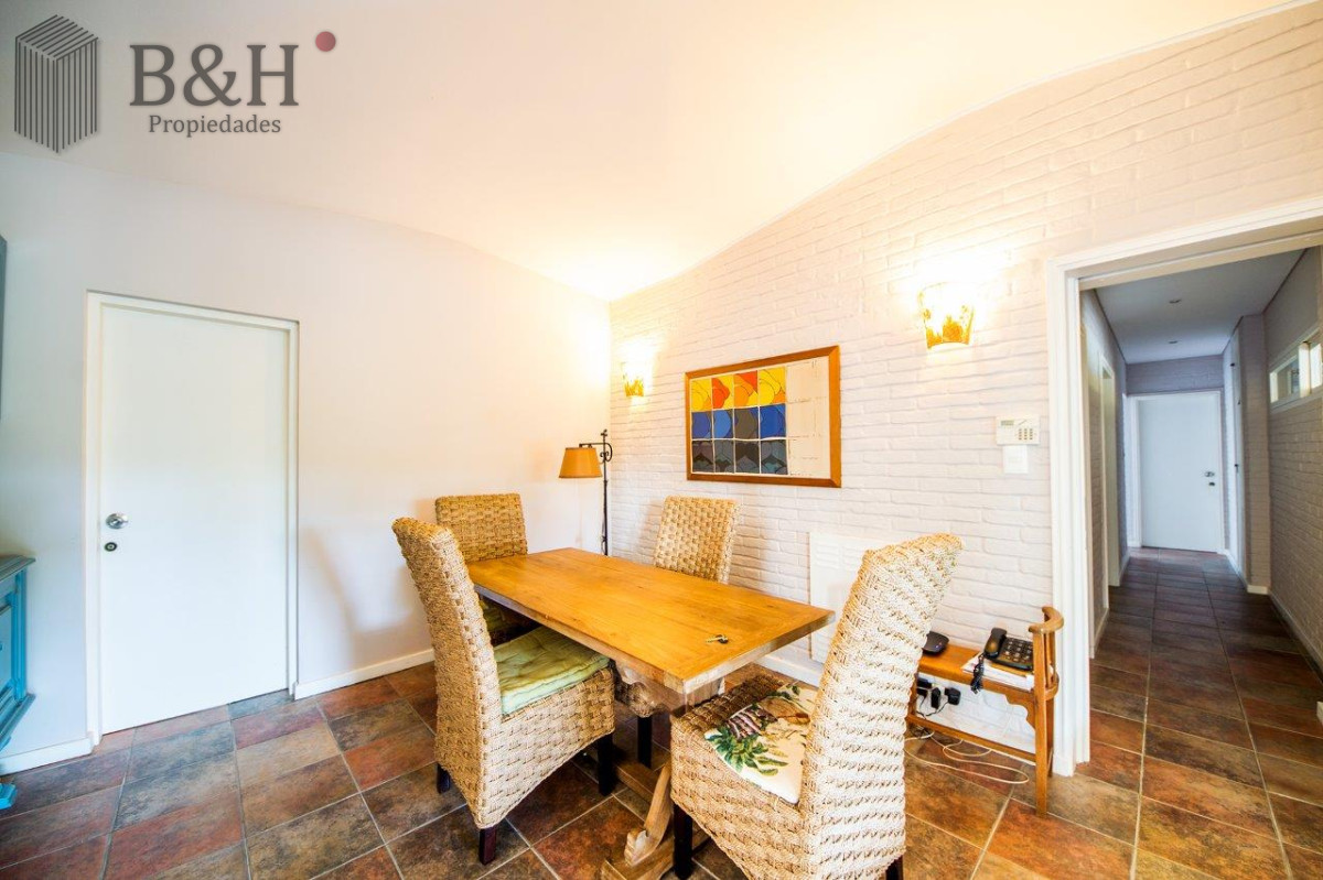 Casa ID.542 - Casa en venta de 5 dormitorios a metros del mar 