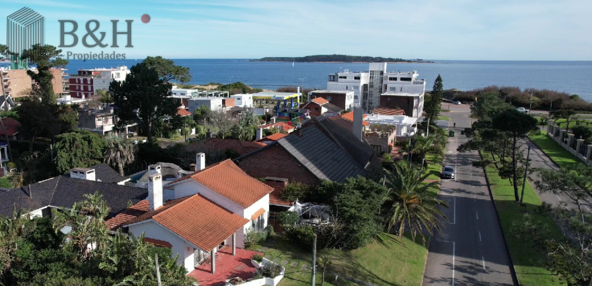 Casa ID.3827 - Casa de 4 dormitorios en Venta , Punta del este 