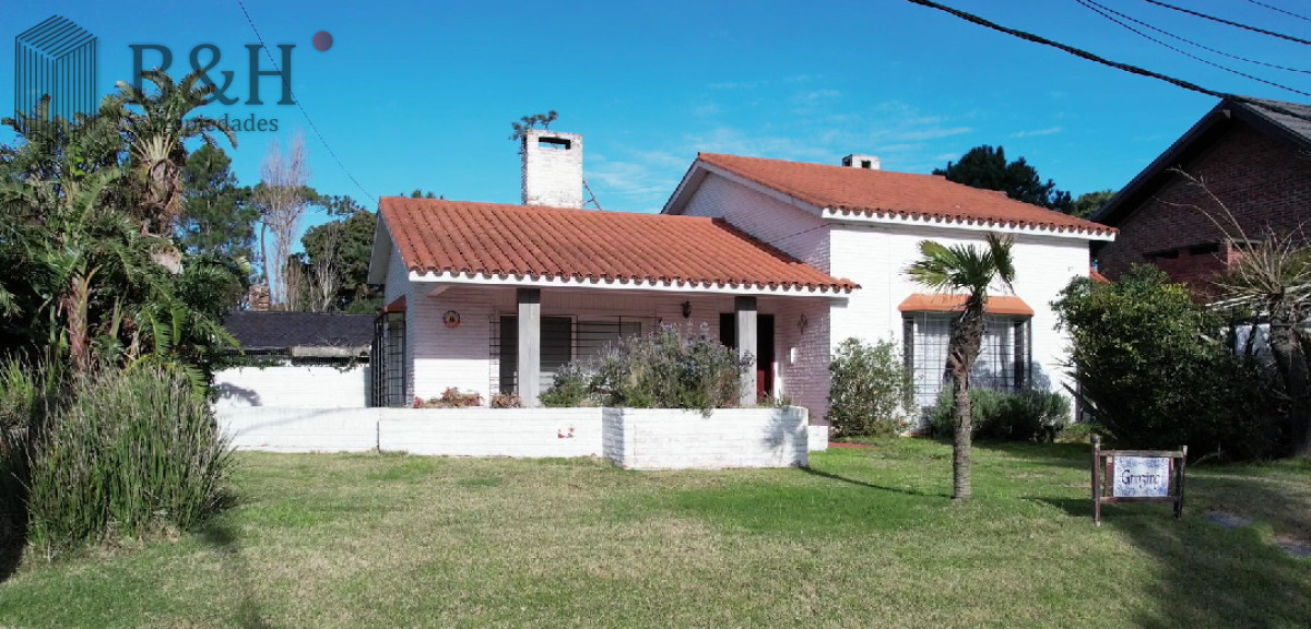 Casa ID.3827 - Casa de 4 dormitorios en Venta , Punta del este 
