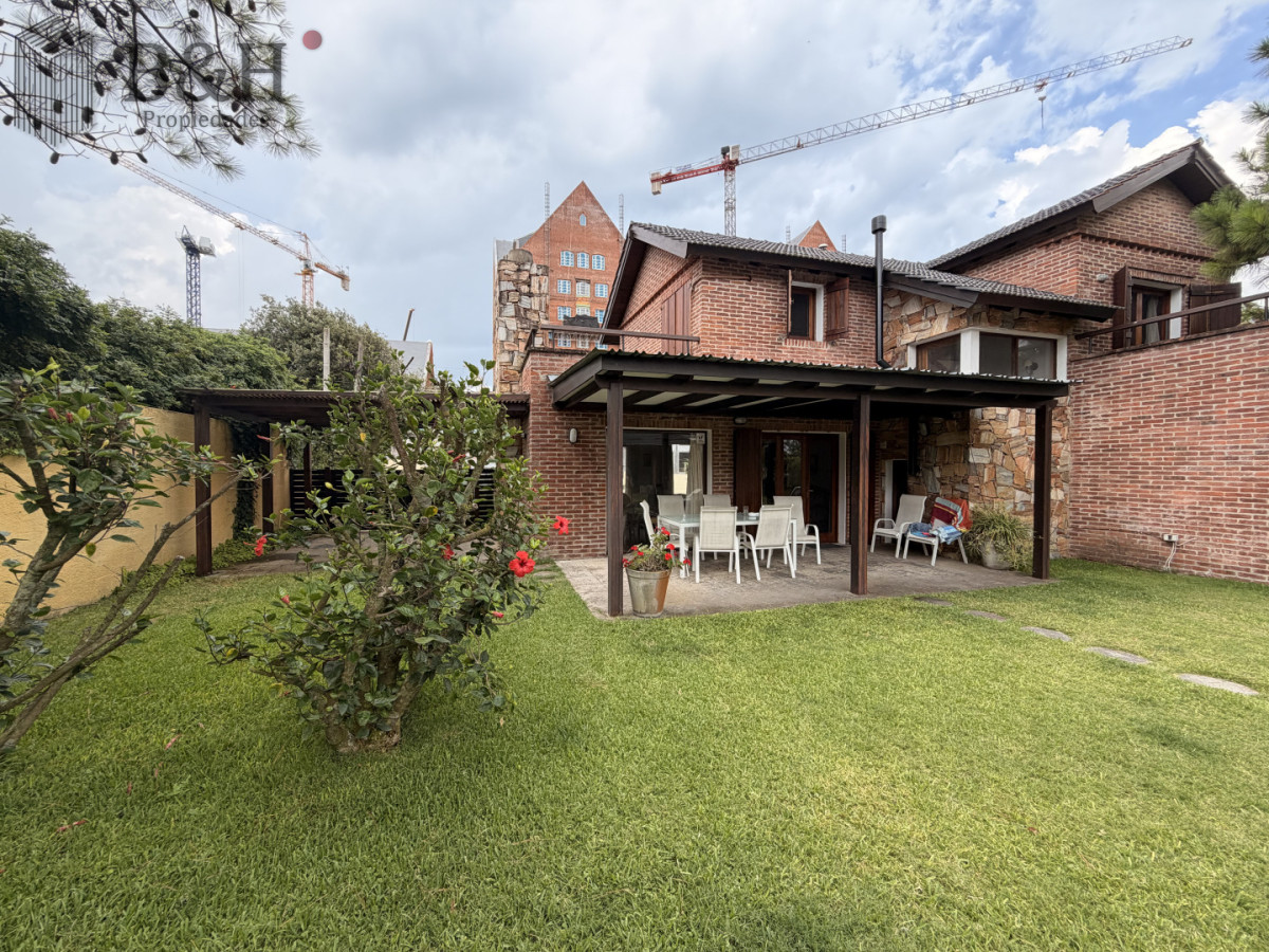 Casa ID.6311 - Vende hermosa casa en san rafael , cerca del mar, Punta del Este