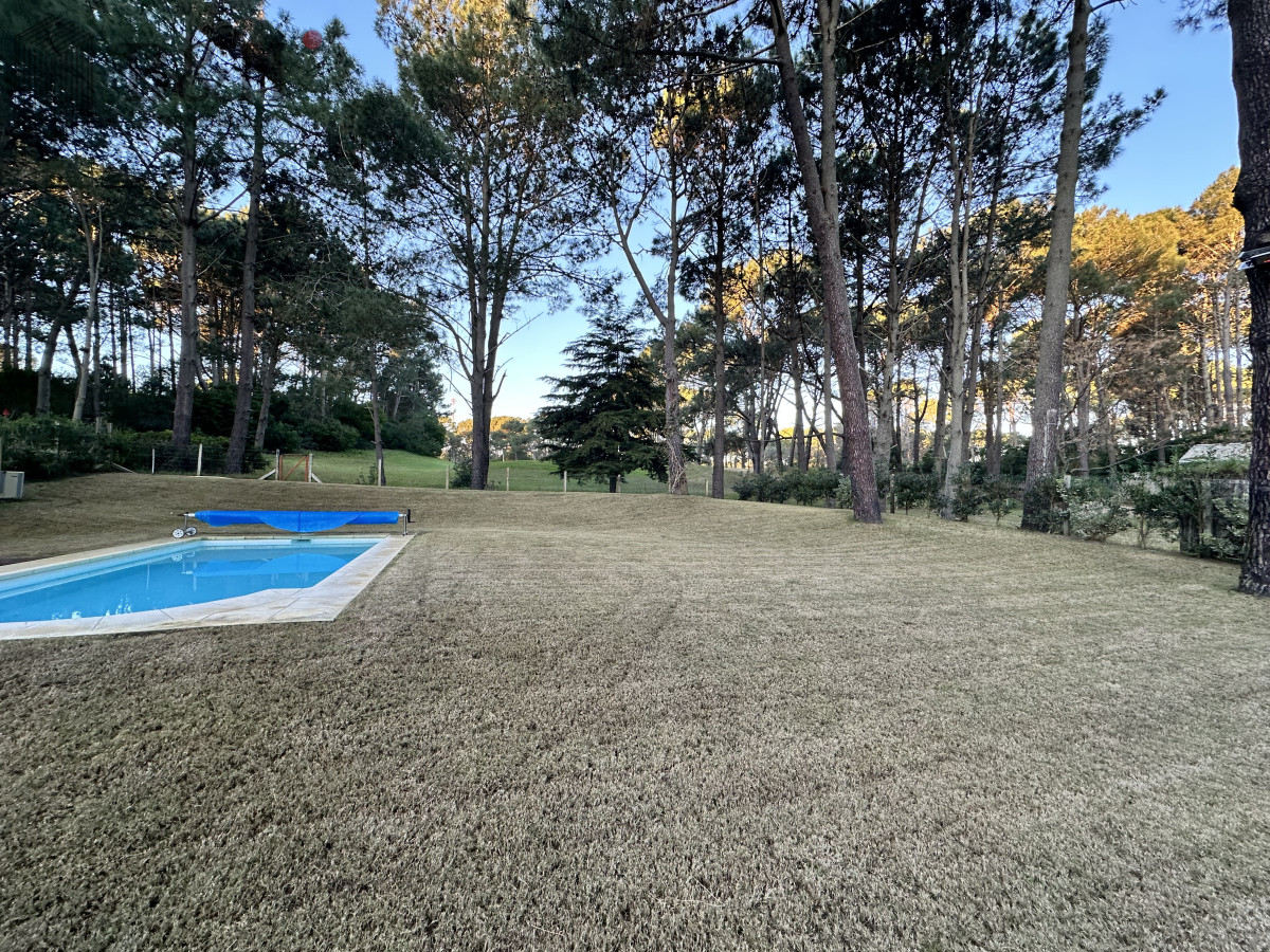 Casa ID.6000 - Vende casa de 3 dormitorios con fondo al Club de Golf, Punta Ballena