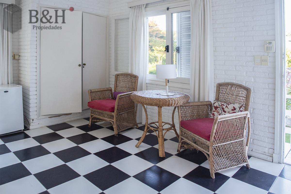 Casa ID.4215 - Vende casa en Brava, Punta del Este, de 5 dormitorios.