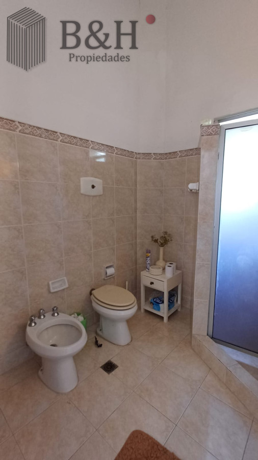 Casa ID.4220 - Vende Casa en Zona comercial en Lugano - Punta del Este