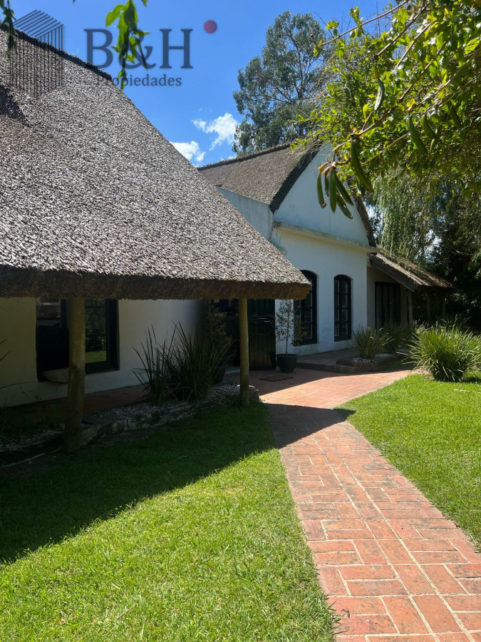 Casa ID.7264 - Amplia casa a la venta en Punta del Este de 6 dormitorios en el Tesoro a 200 mts de ruta 10