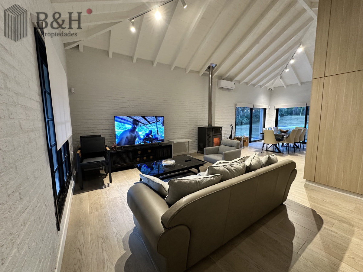 Casa ID.6000 - Vende casa de 3 dormitorios con fondo al Club de Golf, Punta Ballena