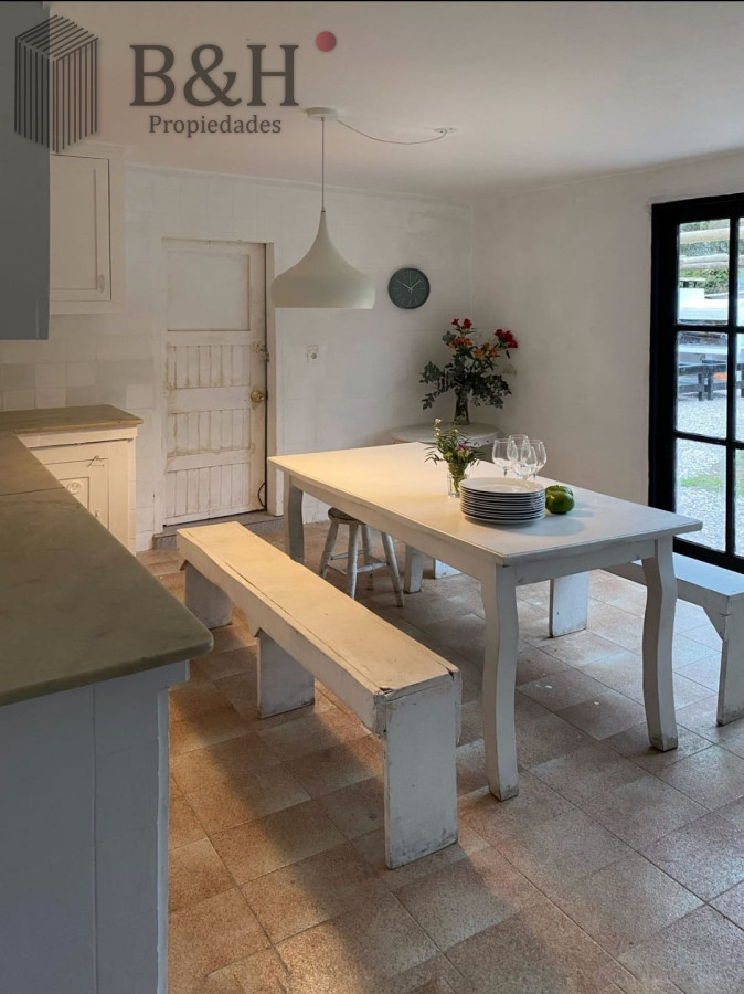 Casa ID.7264 - Amplia casa a la venta en Punta del Este de 6 dormitorios en el Tesoro a 200 mts de ruta 10