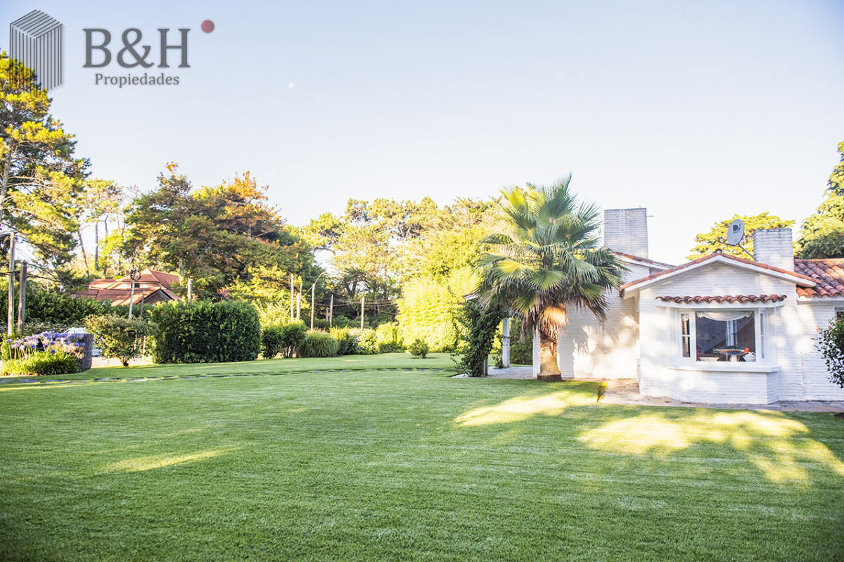 Casa ID.4215 - Vende casa en Brava, Punta del Este, de 5 dormitorios.
