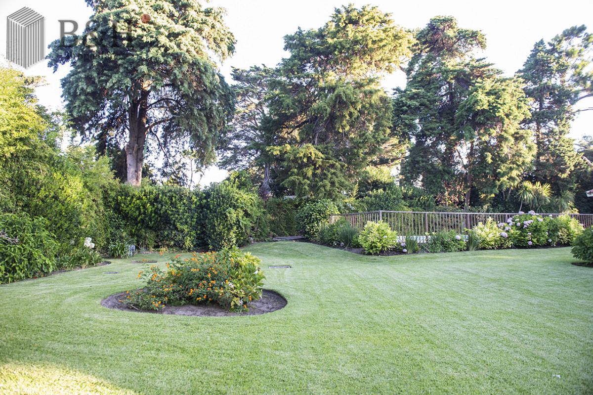 Casa ID.4215 - Vende casa en Brava, Punta del Este, de 5 dormitorios.