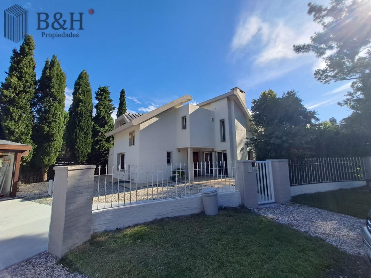 Casa ID.4229 - Espaciosa Casa en Barrio Privado de 6 dorm y piscina en Punta del Este