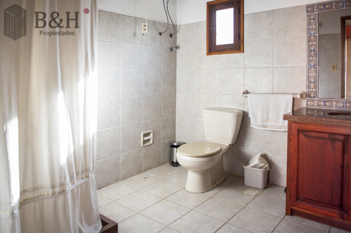 Casa ID.8024 - Muy linda casa en venta, zona inmejorable, 3 dormitorios y servicio