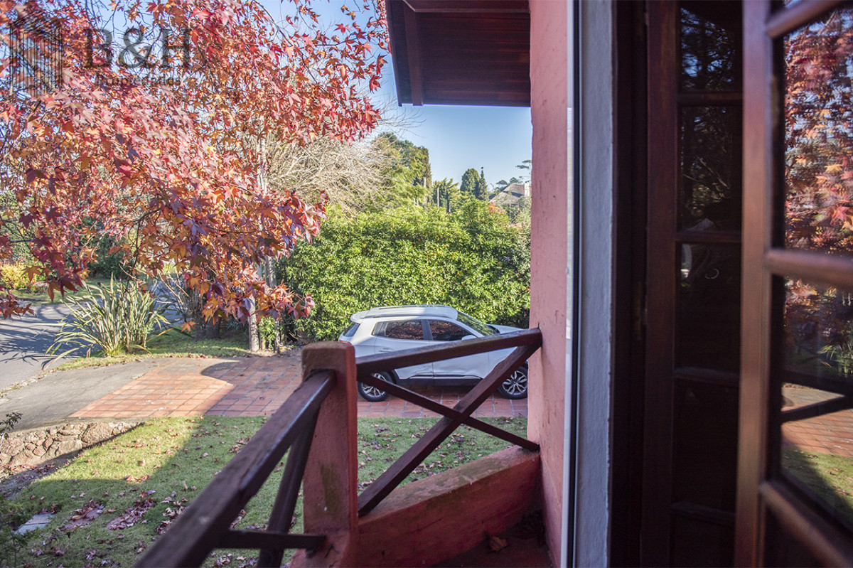 Casa ID.8024 - Muy linda casa en venta, zona inmejorable, 3 dormitorios y servicio