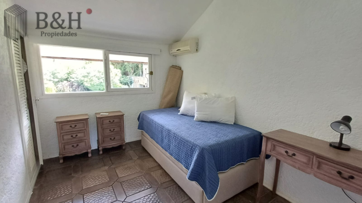 Casa ID.5451 - Vende gran casa para vivir todo el año, de 3 dormitorios en Punta del Este 