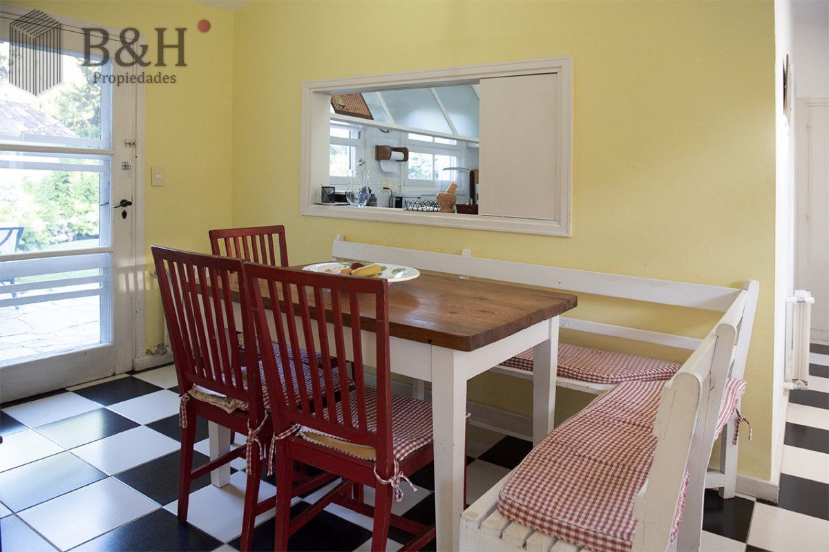 Casa ID.4215 - Vende casa en Brava, Punta del Este, de 5 dormitorios.