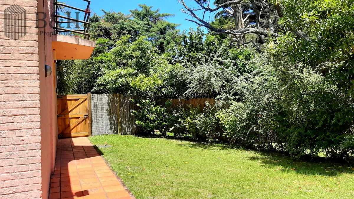 Casa ID.539 - Departamento de 4 dormitorios en venta en Playa Brava