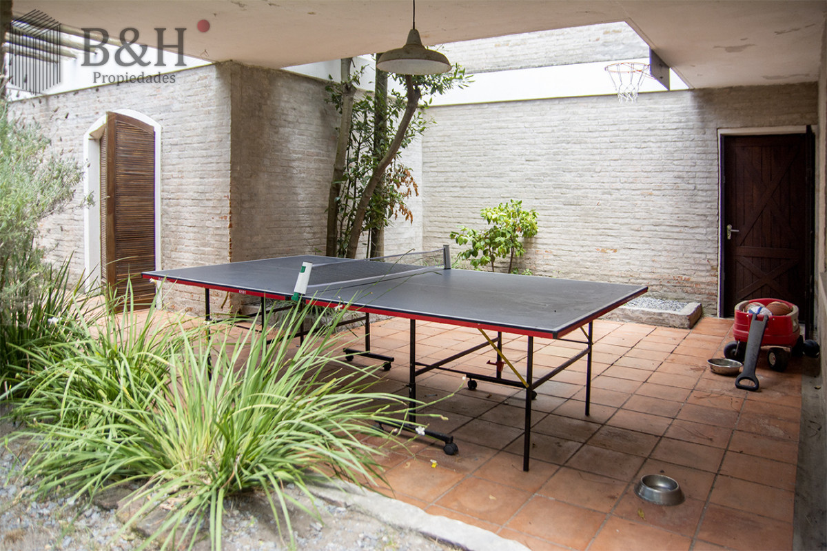 Casa ID.6619 - Excelente chalet de 5 dormitorios en venta a pasos de Playa Mansa Punta del Este