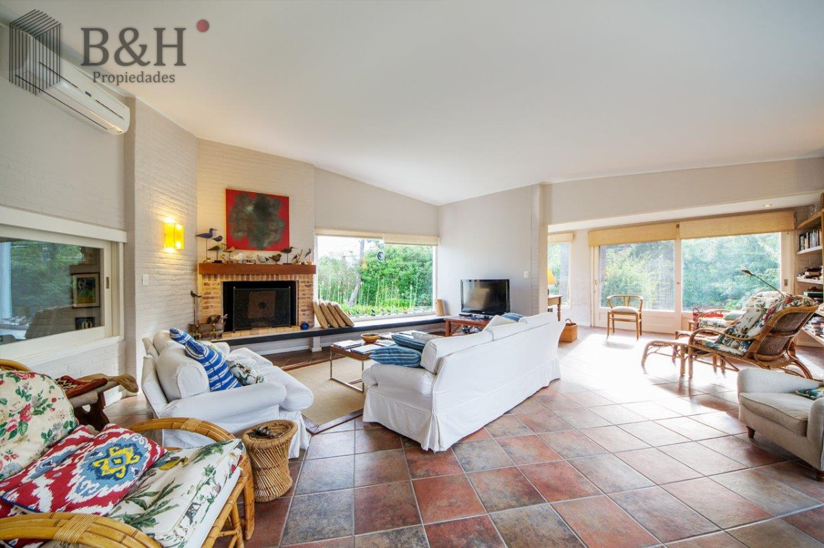 Casa ID.542 - Casa en venta de 5 dormitorios a metros del mar 