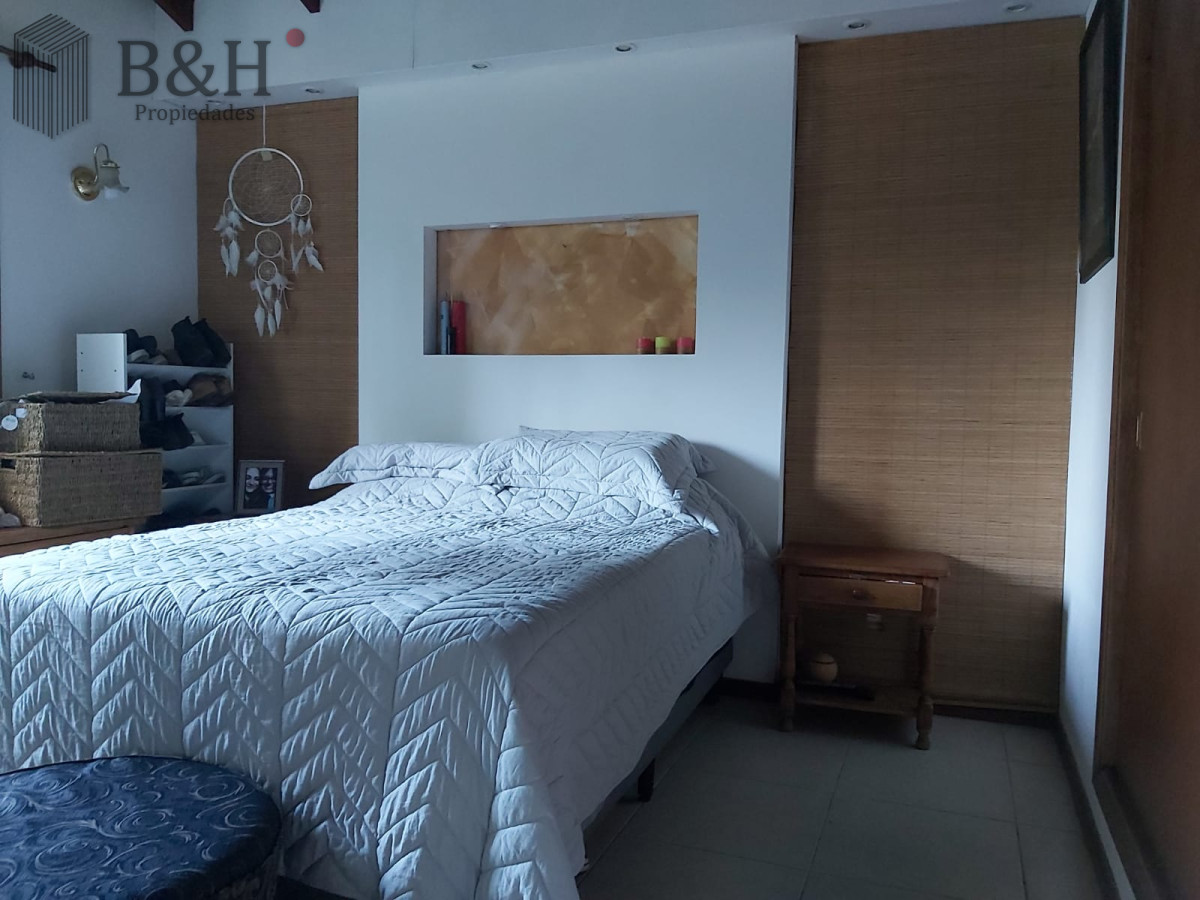 Casa ID.2837 - Hermosa casa en venta en Beverly Hills de 5 dormitorios con piscina y parrillero