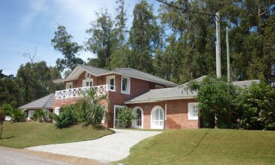 Casa  de 4 dormitorios con piscina en San Rafael - Punta del Este