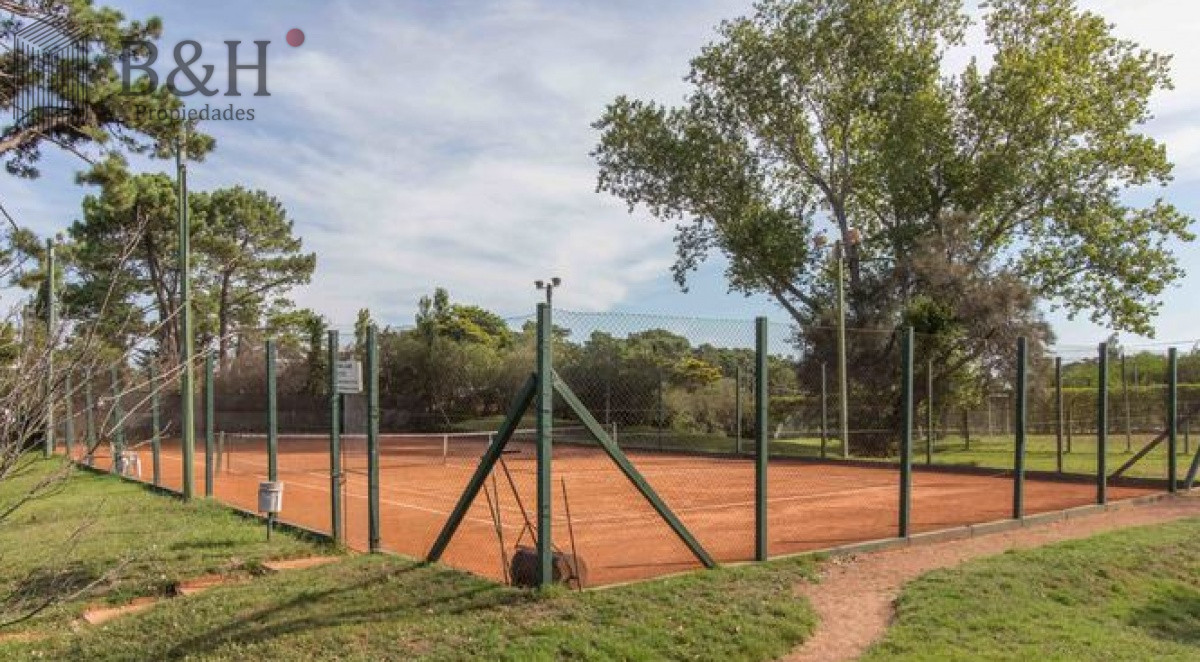 Apartamento ID.6348 - Vende hermoso depto de 3 dormitorios con vista, Punta del Este