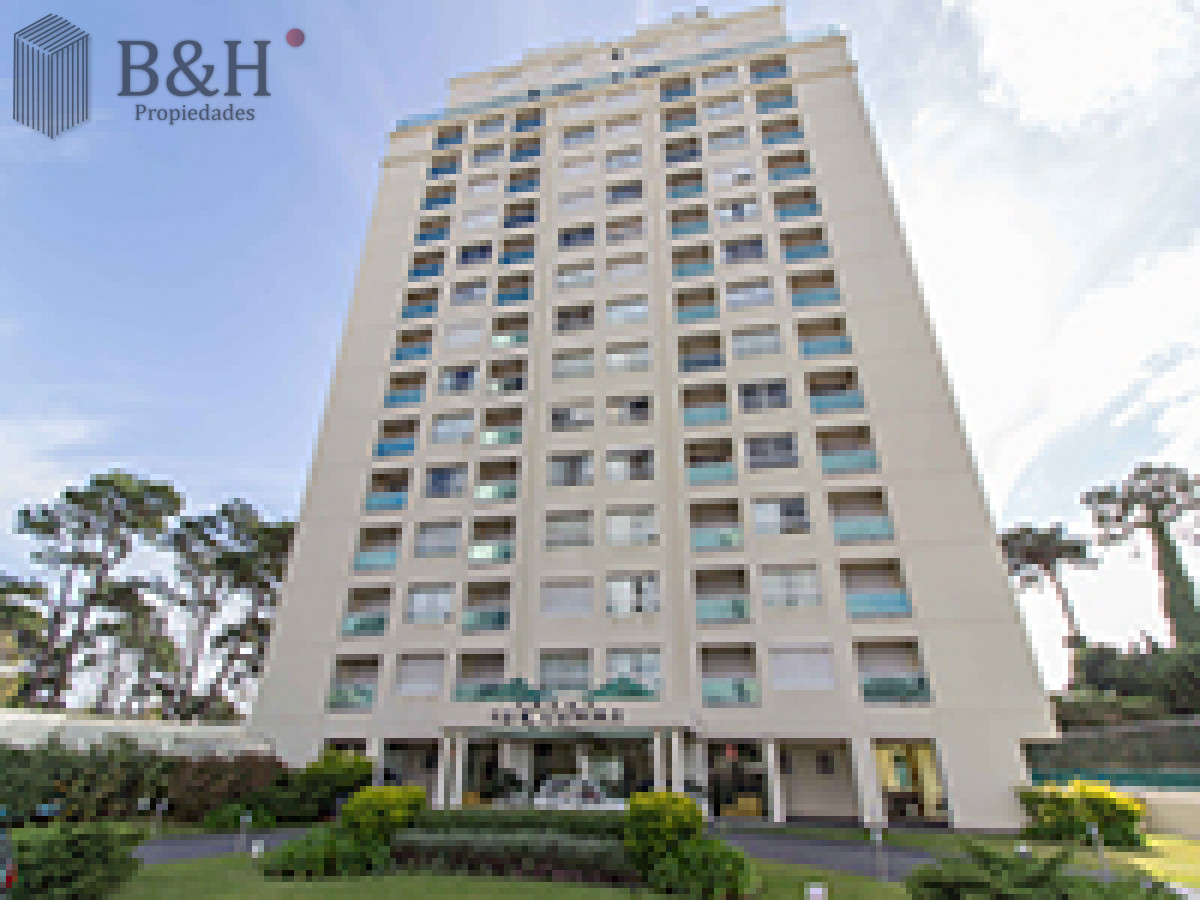 Apartamento ID.7835 - En venta apartamento de 3 dormitorios con muy buena vista a la bahía, Punta del Este.