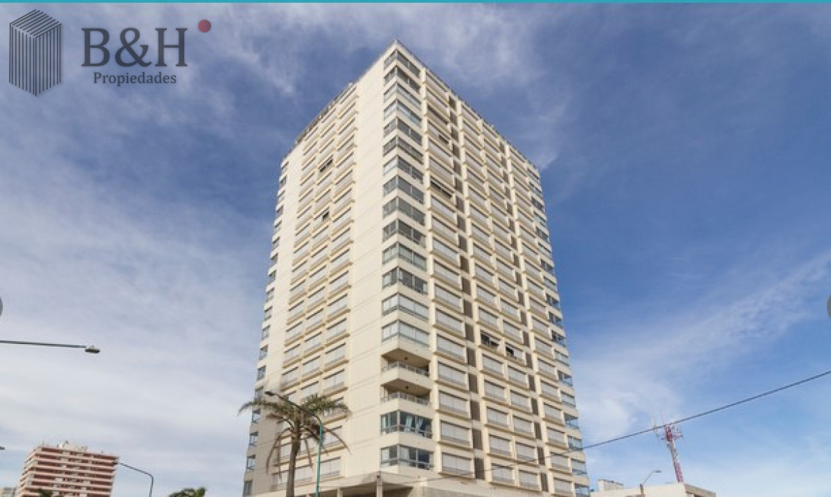 Apartamento ID.7842 - En venta en torre Libertador, apartamento de 3 dormitorios con vista agradable entorno 