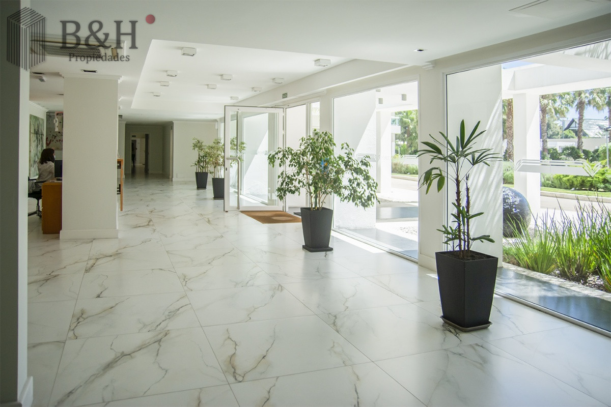 Apartamento ID.6057 - Vende departamento de 2 dormitorios en Playa Mansa, Punta del Este 