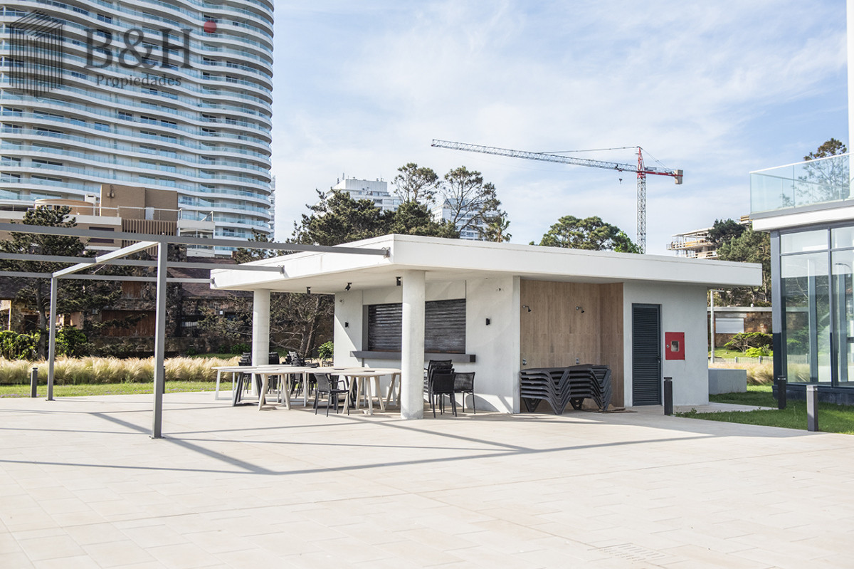 Apartamento ID.1553 - Apartamento en Alquiler en Punta del Este, de 3 dormitorios.