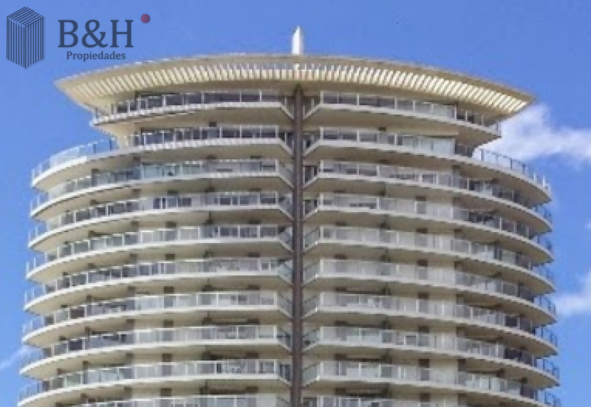 Apartamento ID.6803 - Apartamento de 3 Dormitorios en Playa Mansa en venta  - A Pasos del Mar