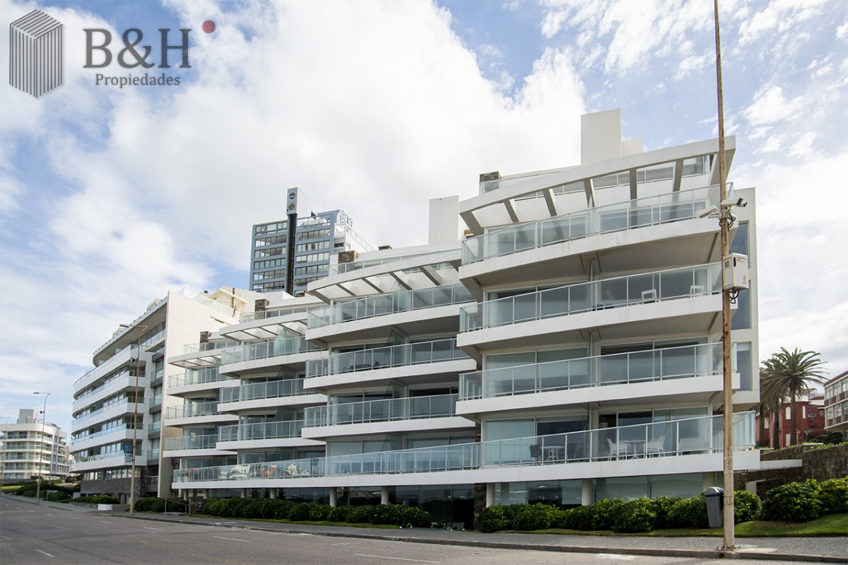 Apartamento ID.480 - Vende apartamento. Edificio Bonaire. 3 dormitorios con servicios. Brava, Peninsula, Punta del Este