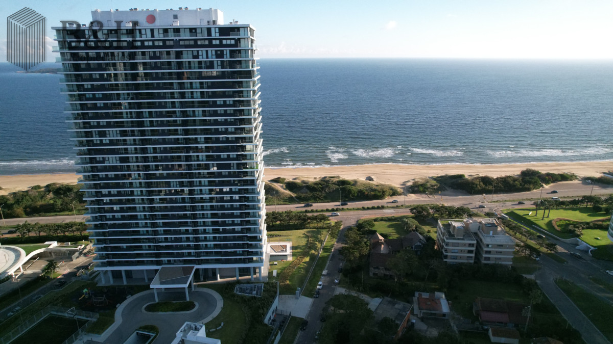 Apartamento ID.1553 - Apartamento en Alquiler en Punta del Este, de 3 dormitorios.