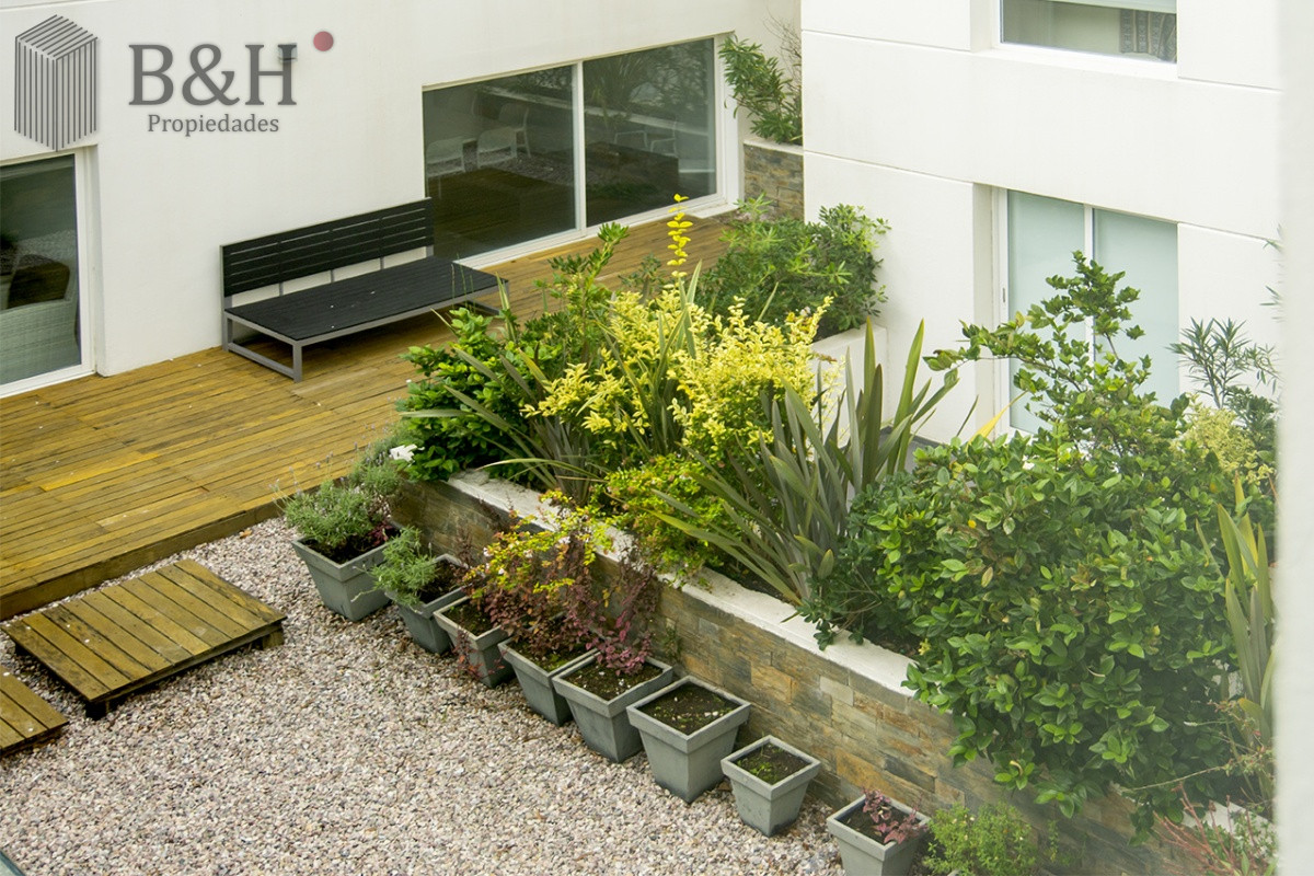 Apartamento ID.480 - Vende apartamento. Edificio Bonaire. 3 dormitorios con servicios. Brava, Peninsula, Punta del Este