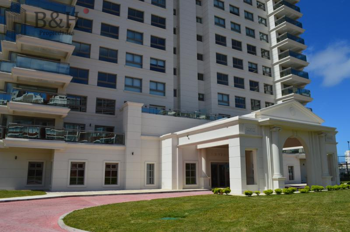 Apartamento ID.5705 - Imperiale piso alto de 2 dormitorios en Punta del Este